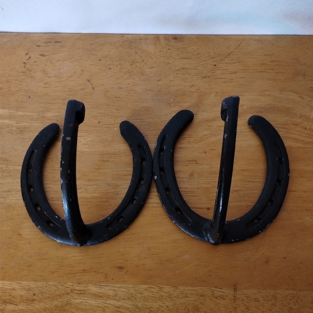 2 Cast iron horseshoe coat hanger home decor